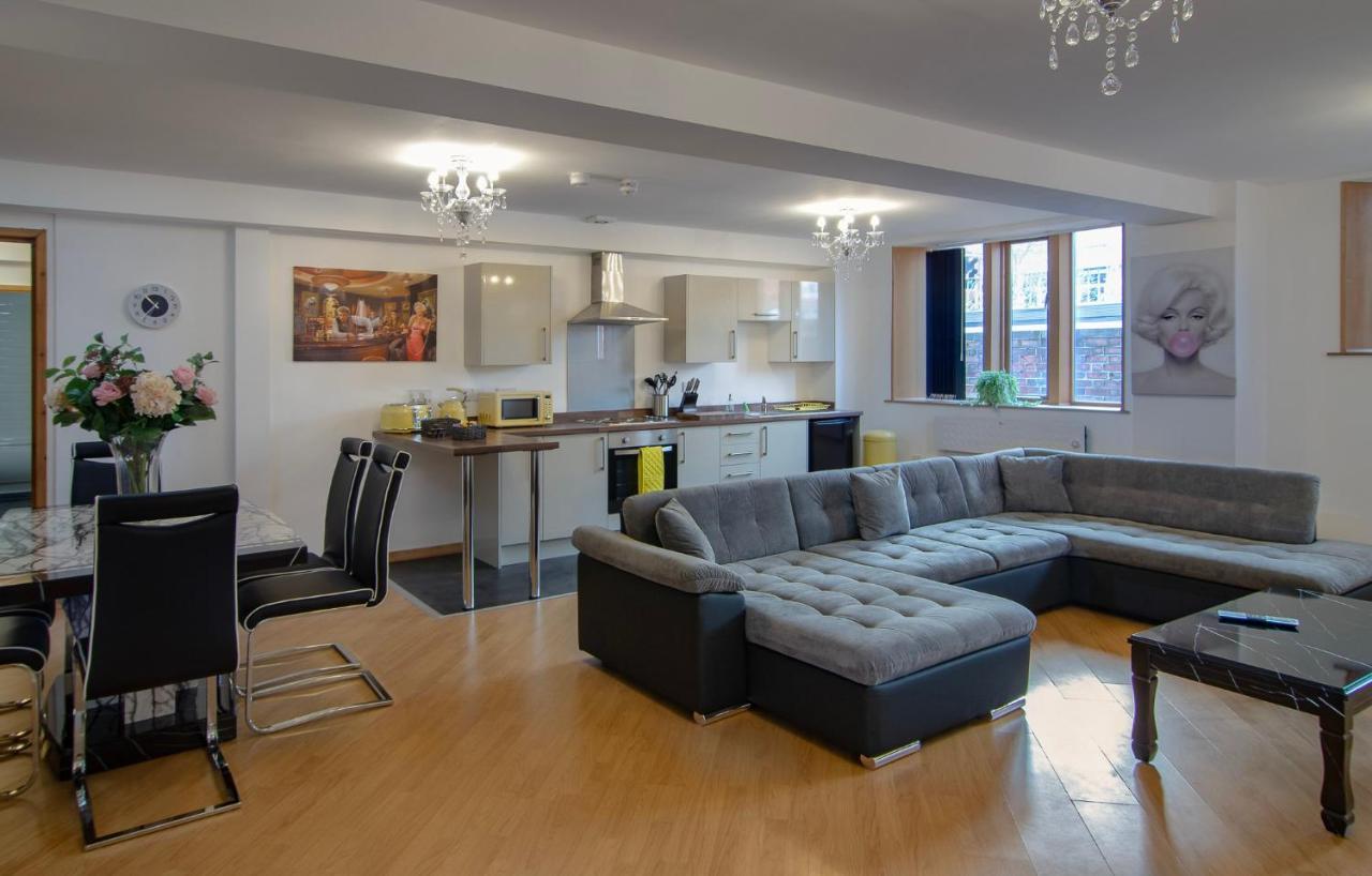 Super Spacious Church Conversion Close To Tower Blackpool Ngoại thất bức ảnh